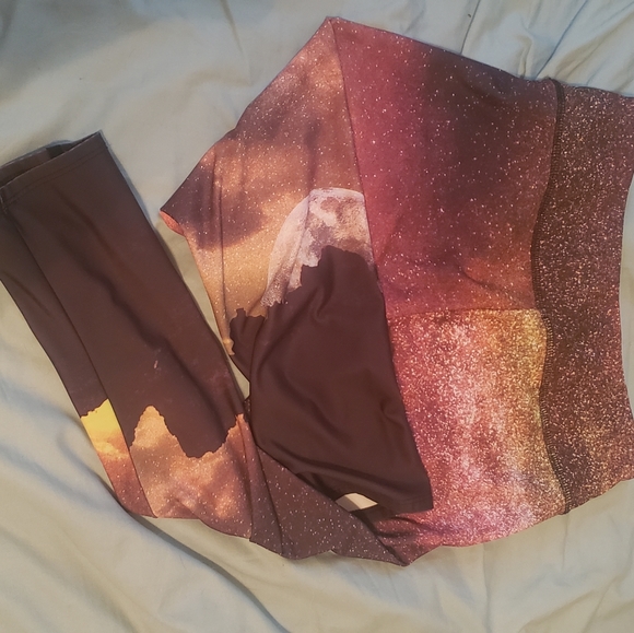Onzie Starry Full Moon Scenic Print Leggings - Picture 3 of 4